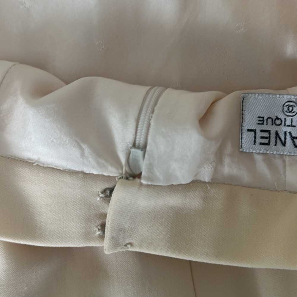 Vintage Chanel Creme Skirt - Picture 6 of 7